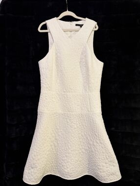 Tibi Dress Size 6 White Textured Sleeveless, Fit And Flare, Designer, Summer